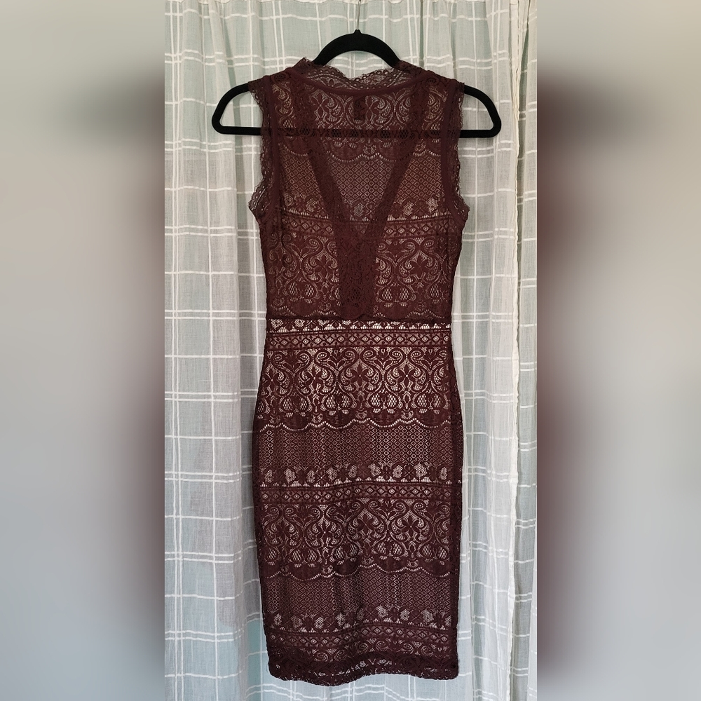 WINDSOR  Burgundy lace dress Sz Sm